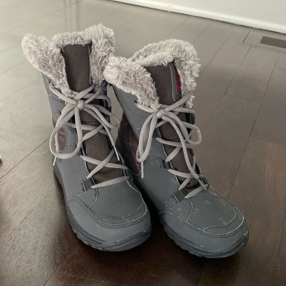 Columbia Ice Maiden 2 Lace Up Boot Big Kid size 4